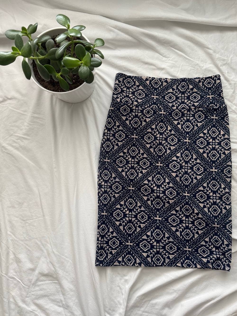 LuLaRoe Navy and Cream Geometric Pencil Skirt